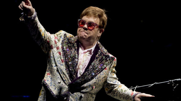 Elton John cancela sus conciertos tras dar positivo a Covid-19