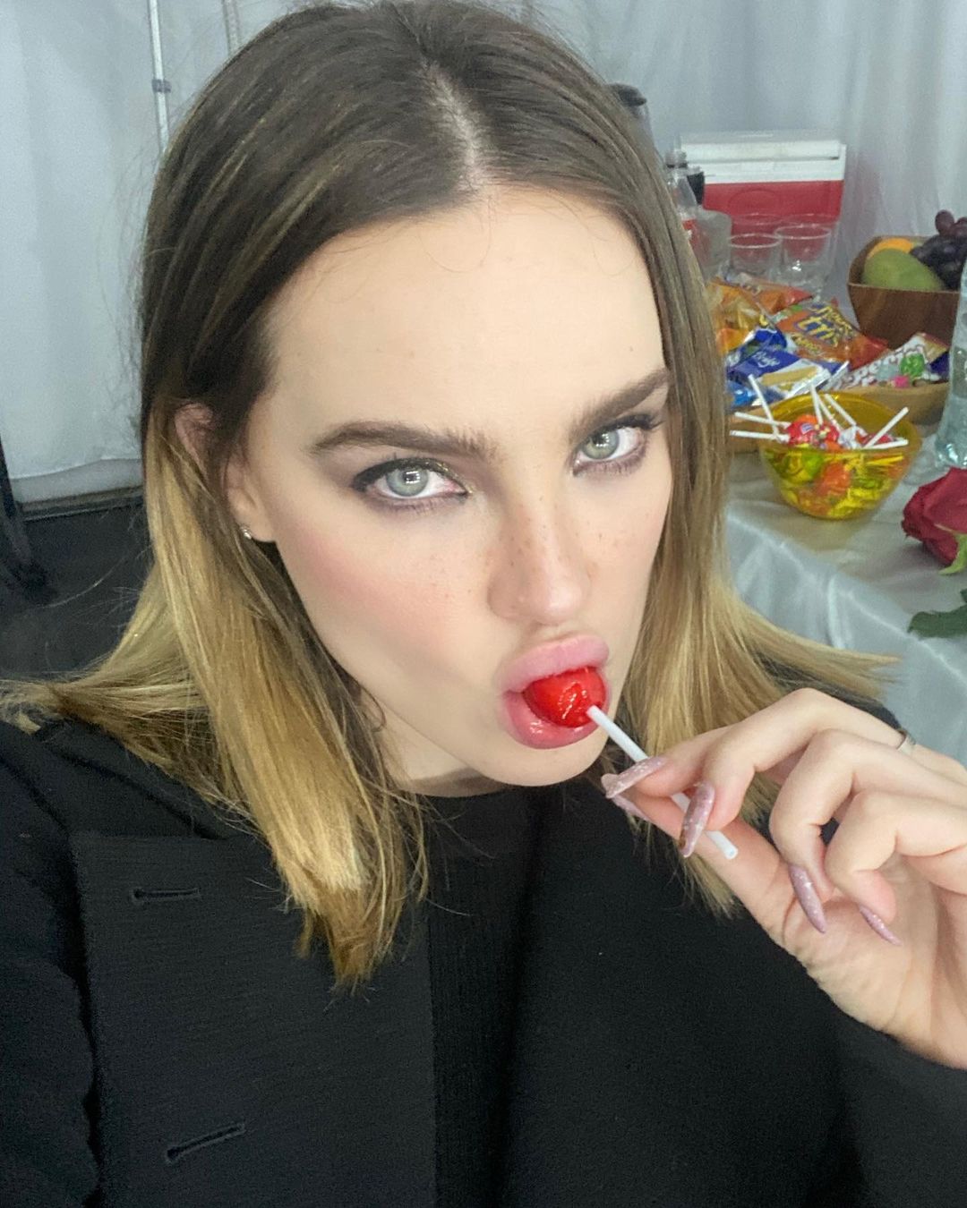 Esto le va gustar al Babo; Belinda inicia el año cantando Cártel de Santa