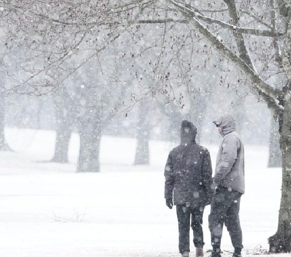 5 mil vuelos cancelados y apagones masivos por tormenta invernal en EU.