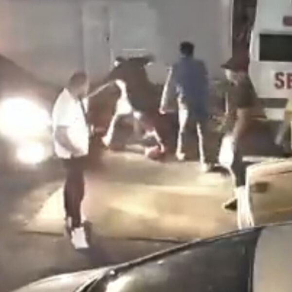 Video: Sujetos le reparten golpiza a repartidor de Didi