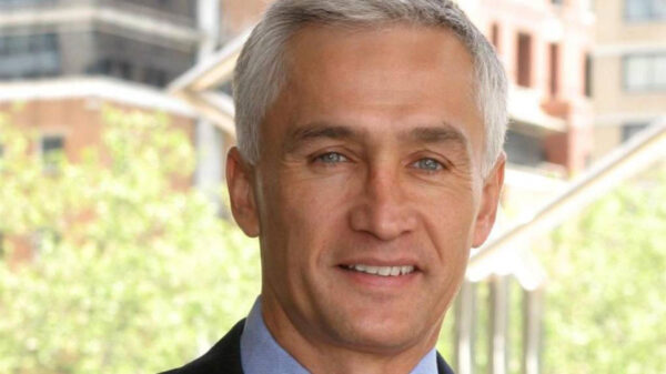 Jorge Ramos da positivo a Covid-19 tras vacaciones en África