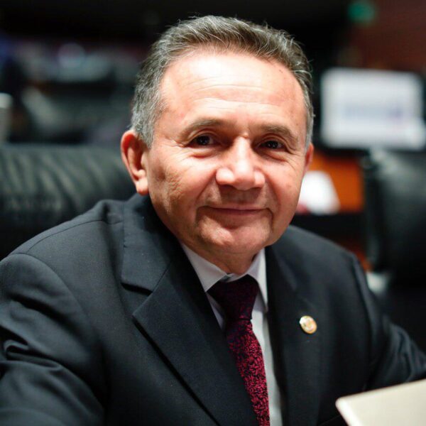 Da positivo a Covid-19 el senador José Luis Pech.