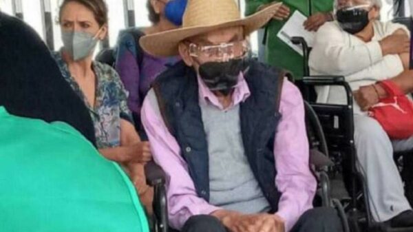 Cumple Echeverría 100 años con polémico historial represor