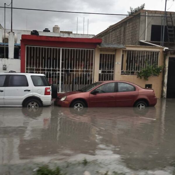 Lluvias dejan inundaciones en calles de Cancún