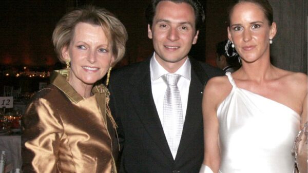 Pide la FGR 39 años de prisión para Lozoya y 25 años para su mamá