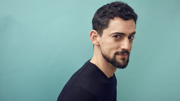 Luis Gerardo Méndez recuerda a su padre para concientizar sobre el Covid-19