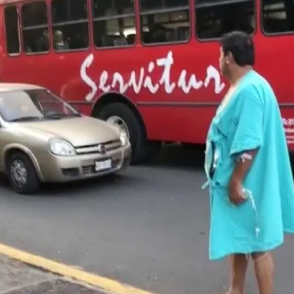 Paciente con Covid-19 se escapa de hospital ¡Descalzo y en bata!