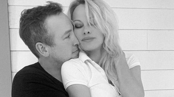 Pamela Anderson regresa a la soltería por quinta vez