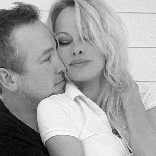 Pamela Anderson regresa a la soltería por quinta vez