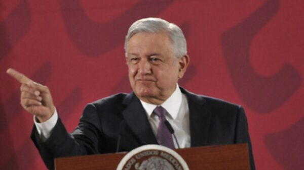 Realizan cateterismo a AMLO, lo reportan con buena salud