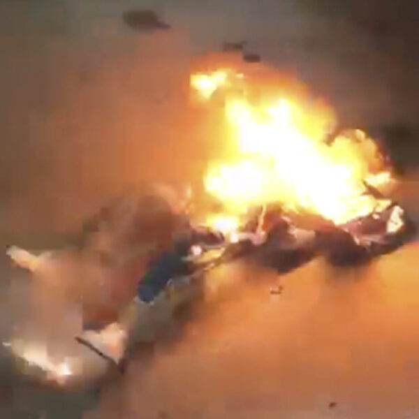 Exitosa quema del "Viejo" monumental en Cancún