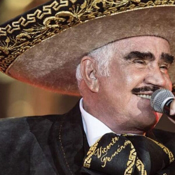 Televisa y Univision anuncian bioserie de Vicente Fernández