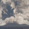Hace erupción volcán submarino y provoca tsunami en isla de Tonga