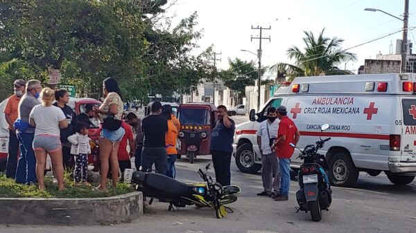 Chocan motocicleta y mototaxis en avenida Los Tules; ambos conductores lesionados.