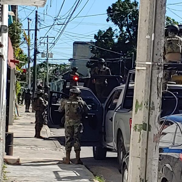 Catean vivivienda en la Supermanzana 69 de Cancún.