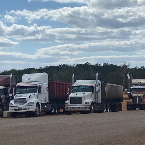 Conflicto de volqueteros en el Tramo 4 del Tren Maya en Valladolid.