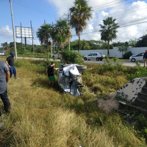 Descuidado conductor mandó a un turista argentino al hospital.