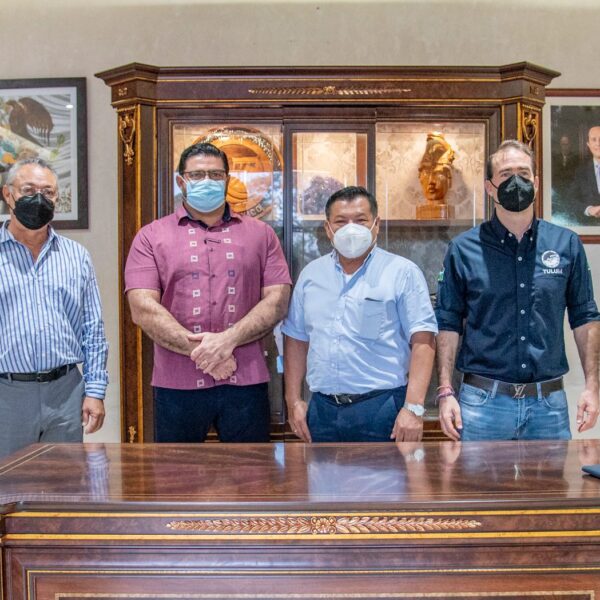 Entrega Marciano Dzul terreno para la nueva universidad gratuita que gestionó.