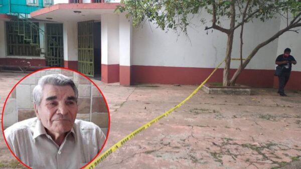 En una iglesia atacan a puñaladas a padre en Tabasco.