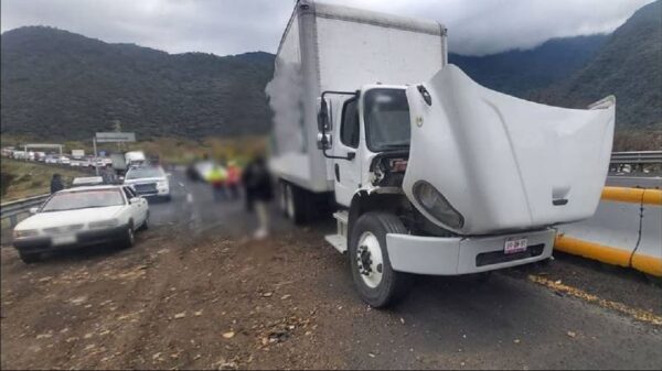 Choca tráiler de Diconsa con más de 170 indocumentados (VIDEO).