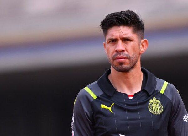 Oribe Peralta anuncia su retiro del futbol