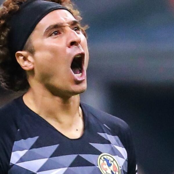 Memo Ochoa llega a Internet para complacer a sus fans