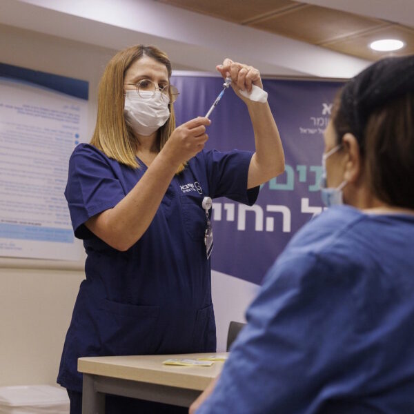 ¡En alerta! Detectan primer caso de ‘flurona’, infección de gripe y covid-19 a la vez