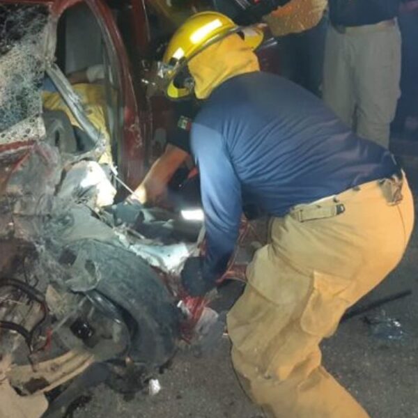 Conductor queda prensado tras impactar a volquete (VIDEO).