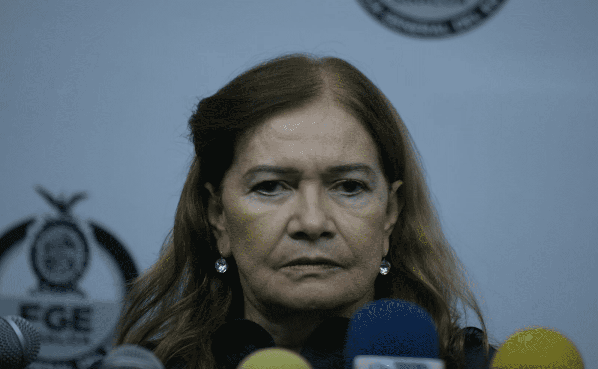 VIRAL: Quinceañera se dispara con una metralleta mientras grababa para TikTok; aparentemente el arma era del padre de la menor, dijo la fiscal Sara Quiñónez.