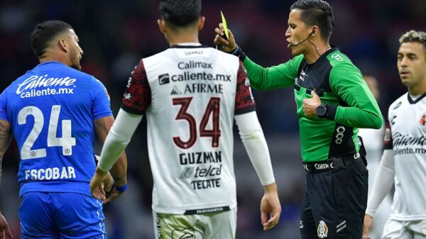 Liga MX: Árbitro se da a respetar y le grita a futbolista (video)