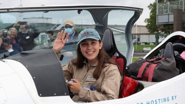 Joven Zara Rutherford de tan solo 19 años da la vuelta al mundo