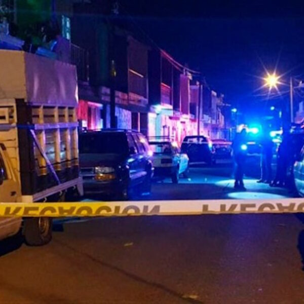 Un muerto y 4 heridos deja balacera en palenque clandestino