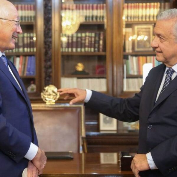 Agradece AMLO a embajador de EU respaldo a reforma eléctrica