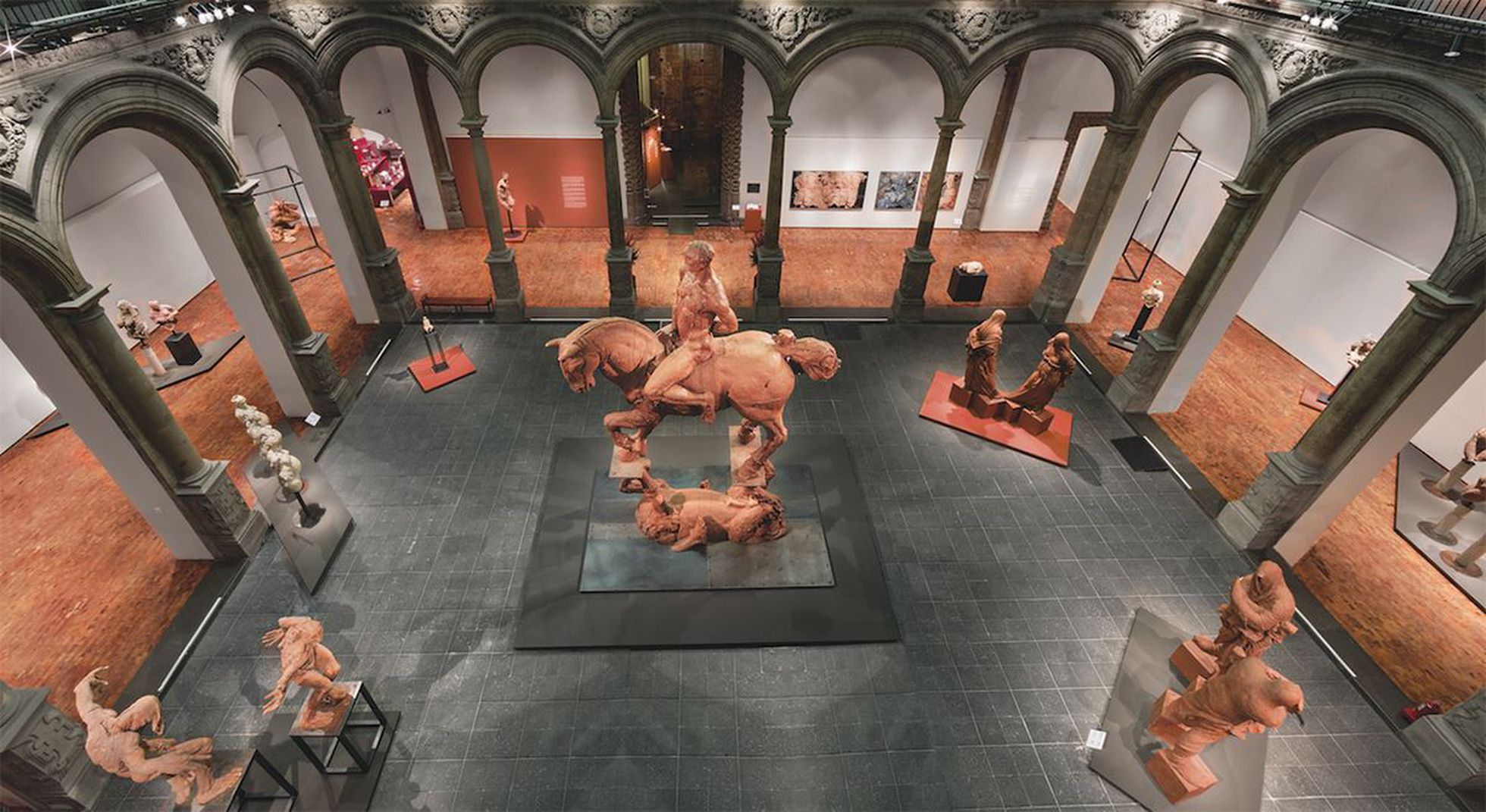 Exposición "Tierra, la materia como idea" del escultor Javier Marín en el Palacio de Cultura Citibanamex, en Ciudad de México en 2016. MICHEL ZABE (FOMENTO CULTURAL BANAMEX)