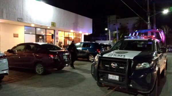 Asaltantes armados causan terror en heladería de Cancún