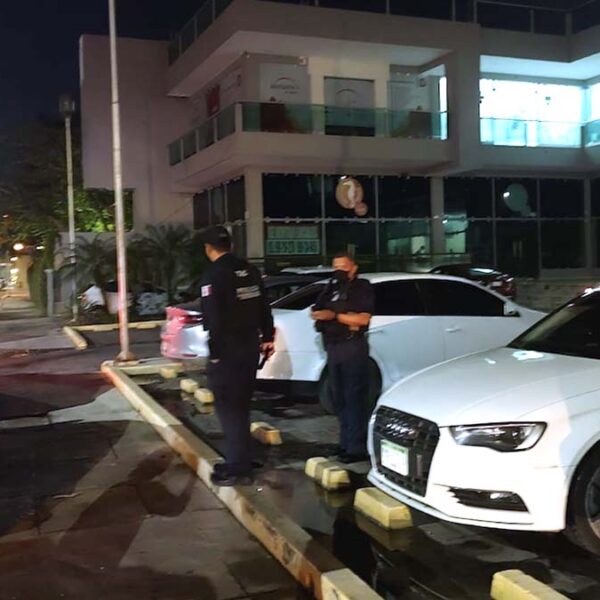 Alarma en Cancún por balazos en la Plaza Amandala