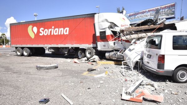 Hay infiltrados en el movimiento de Ayotzinapa, advierte AMLO