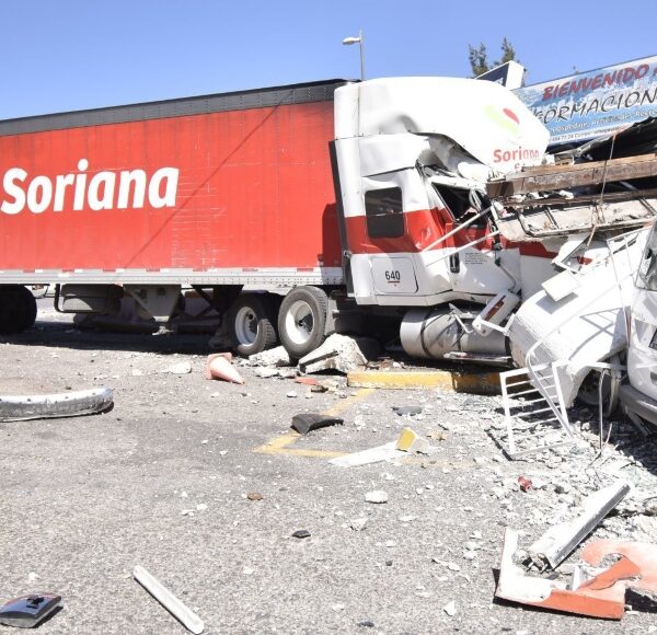 Hay infiltrados en el movimiento de Ayotzinapa, advierte AMLO