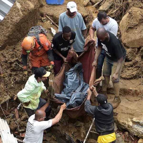 Luto en Brasil por inundaciones; más de 100 víctimas en Petrópolis