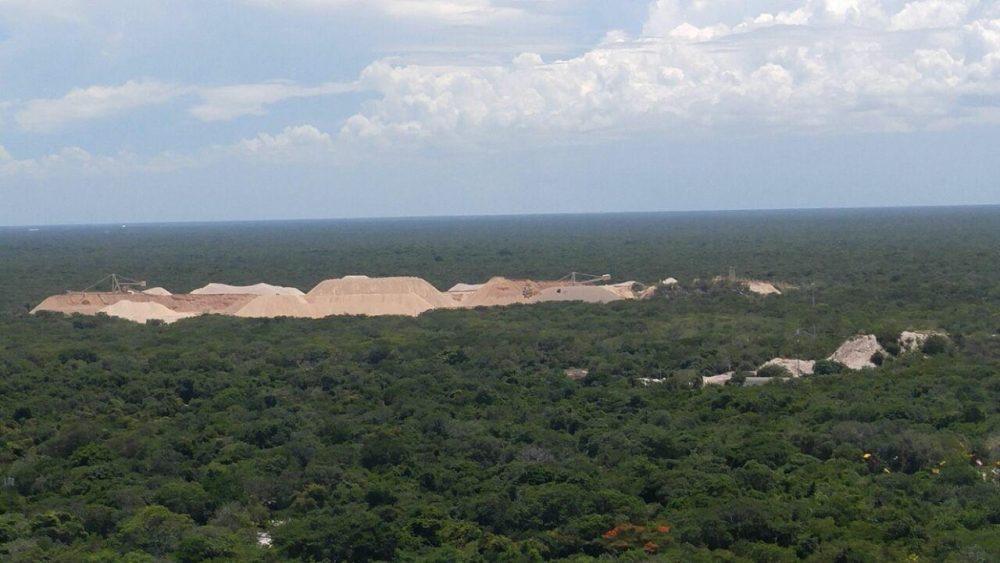 Legacy Vulcan, de capital estadounidense y Calizas Industriales del Carmen (Calica) que reclaman una indemnización por mil 500 millones de dólares más intereses.