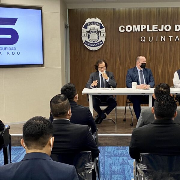 Reunión a puerta cerrada entre Carlos Joaquín, la DEA y el FBI