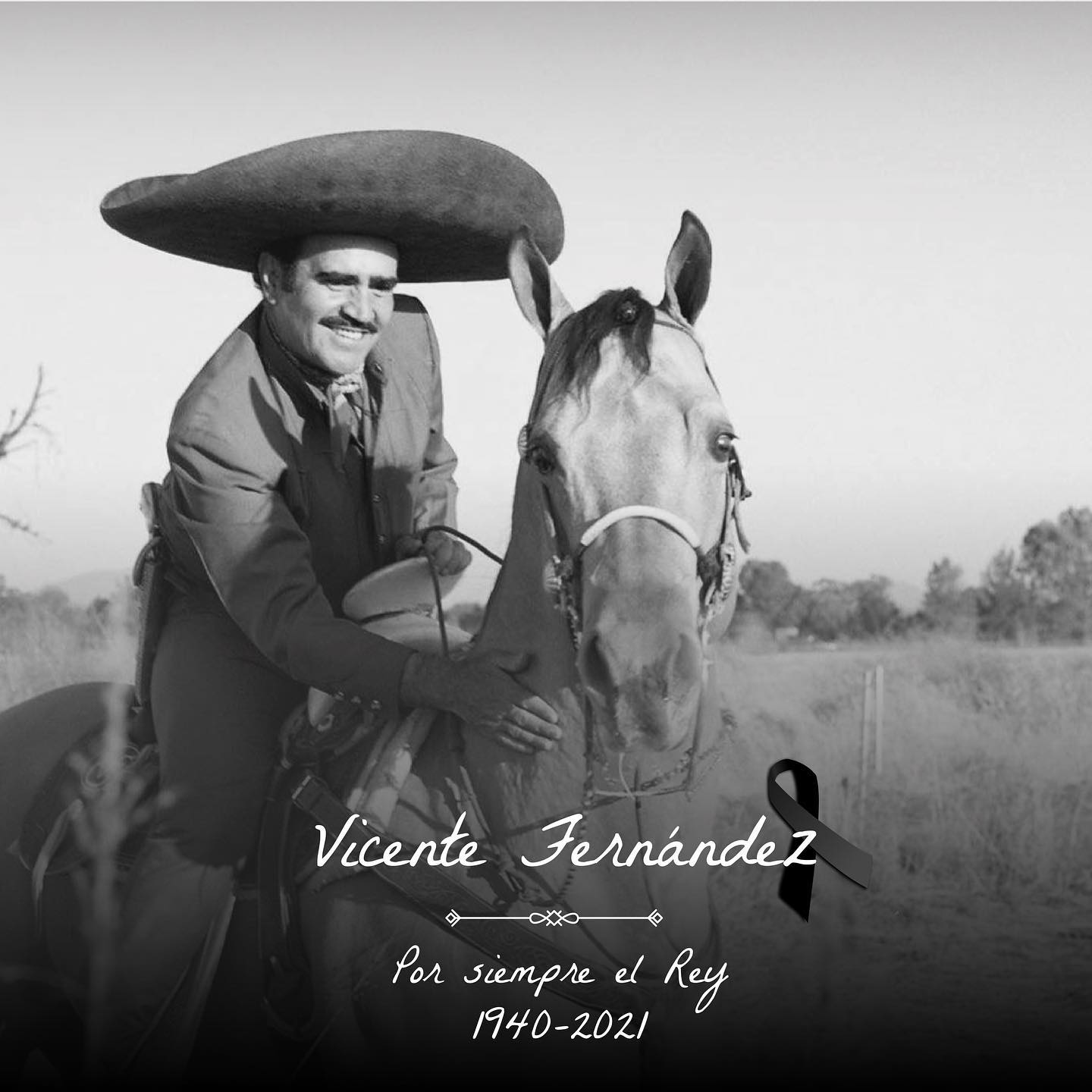 Celebran aniversario 82 de Vicente Fernández con estatua