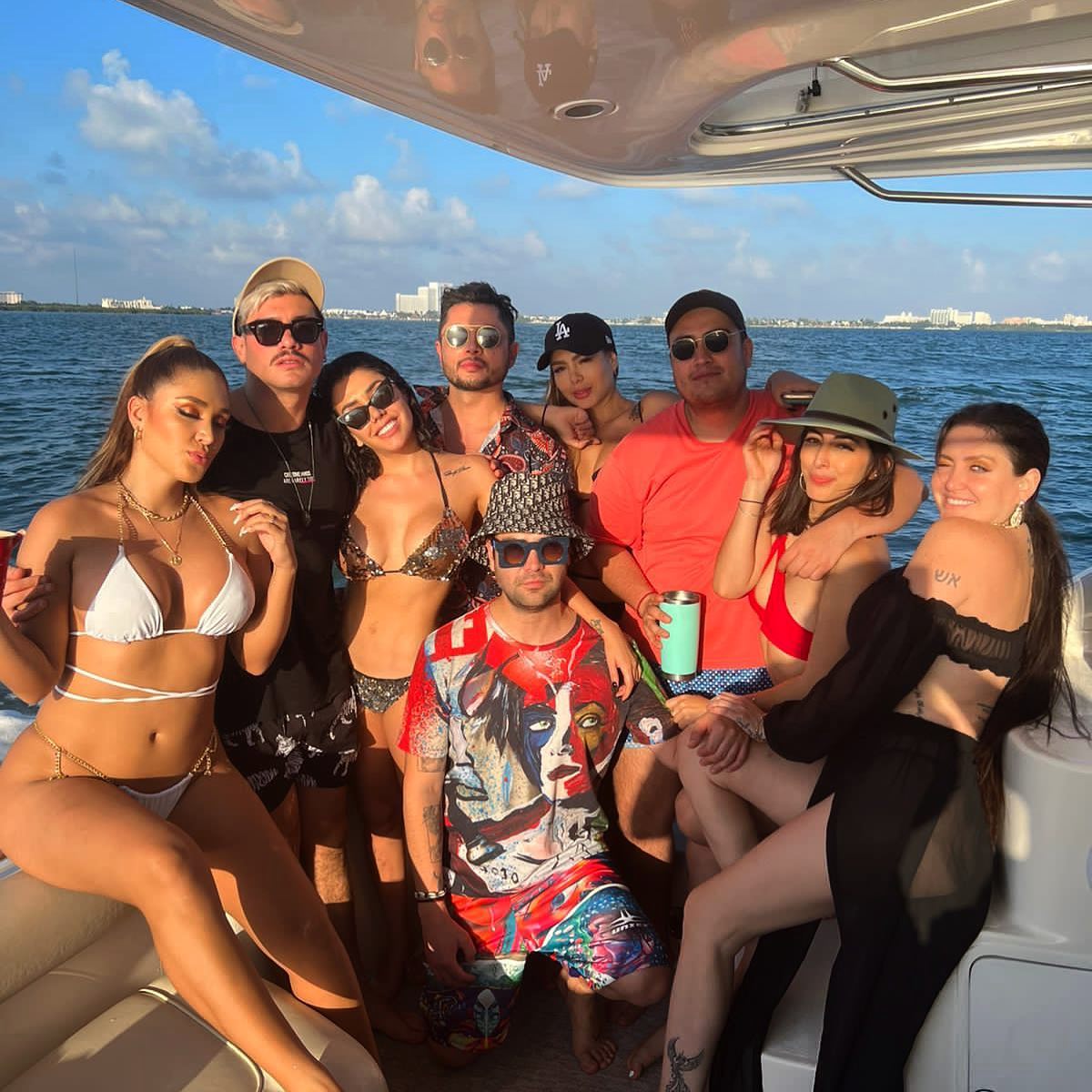 Celia Lora presume su figura en playas de Cancún y Tulum