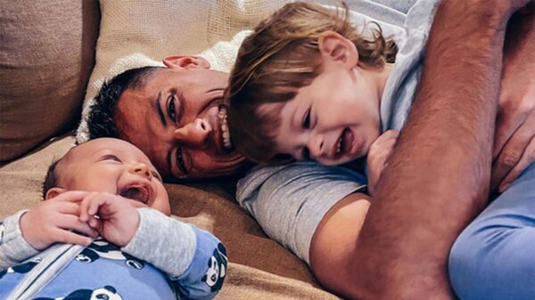 Esta es la relación que tiene "Chicharito" Hernández con sus hijos