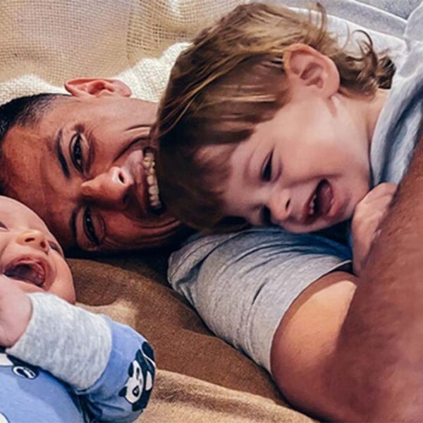 Esta es la relación que tiene "Chicharito" Hernández con sus hijos