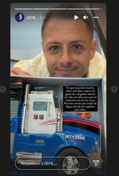 Esta es la relación que tiene "Chicharito" Hernández con sus hijos