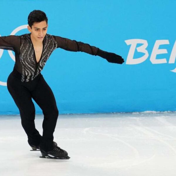Brilla el patinador Donovan Carrillo en Beijing 2022!!