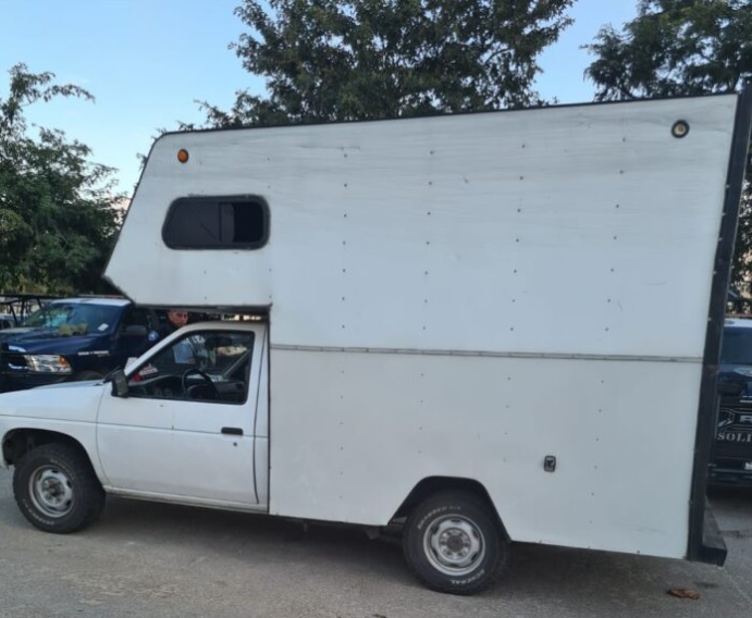 Pretendían ingresar paquetes con droga a Playa del Carmen; traficantes fueron detectados a bordo de una camioneta en filtro carretero.