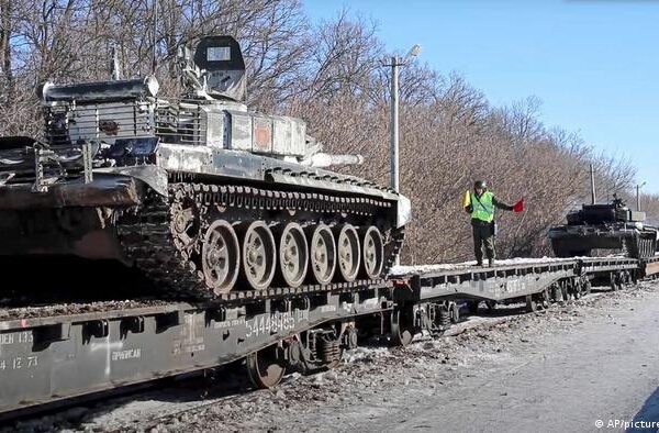 Alarga Rusia sus ejercicios militares cerca de la frontera con Ucrania.