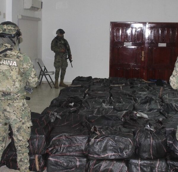 Incauta la Marina más de 3.4 toneladas de cocaína en costas de Sinaloa.
